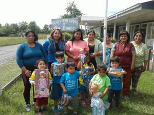 seremi-junto-a-pequenos-del-jardin-infantil-de-chirre